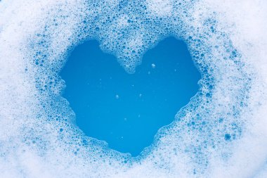 Deterjan köpüğünden yapılmış çerçeve. Kalp şekli