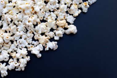 Arka planda patlamış mısır. Boşluğu kopyala