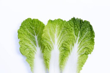 Beyaz arka planda Çin lahanası. Boşluğu kopyala