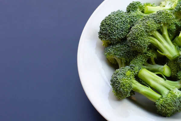 Fresh Green Broccoli Dark Background — Stock Photo, Image