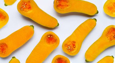 Beyaz arka planda kabak ezmesi.