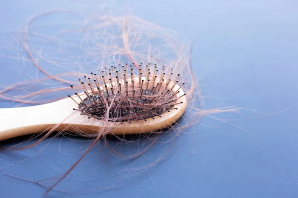 Hairs Loss Fall Comb Dark Background — Stock Photo, Image