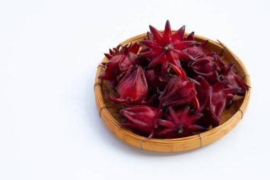 Beyaz arkaplanda izole Roselle çiçeği.