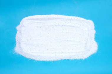 Çamaşır yıkamak için deterjan. Çamaşır konsepti.