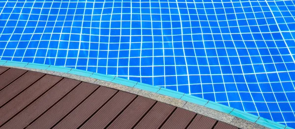 背景のための水スイミングプールの表面 夏の背景コンセプト — ストック写真
