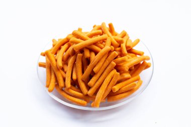 Beyaz arkaplanda tuz çubukları.