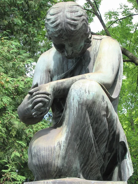 taş melek yas tutar