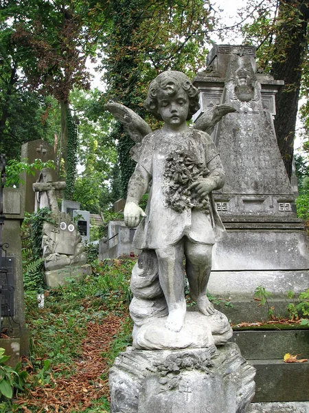 küçük kız-Melek kanatları olan antik taş heykel