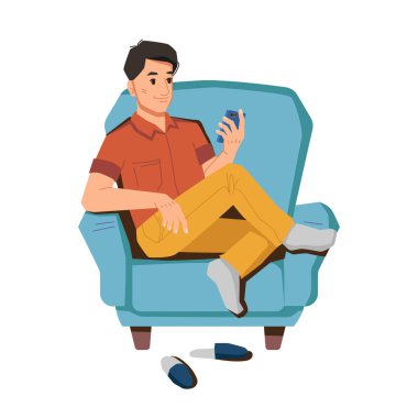 Akıllı telefonlu koltukta oturmuş sohbet eden bir adam.