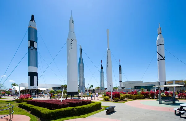 Ракета сад Космічному центрі Кеннеді — стокове фото
