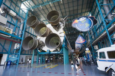 Saturn V roket Kennedy Uzay Merkezi'nde