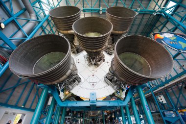 Saturn V roket Kennedy Uzay Merkezi'nde