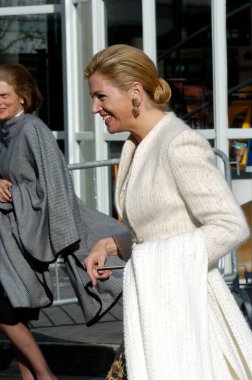 ENSCHEDE, NETHERLANDS - 28 NİSAN: Hollanda Kraliyet Ailesi Prenses Maxima ve Prens Willem Alexander resmi bir ziyaret için Twente Üniversitesi 'ne geldiler.