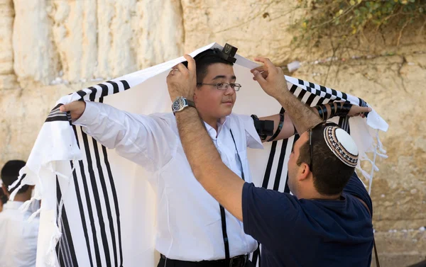 Bar Mitzvah ritual en el Muro de los Lamentos — Foto de Stock