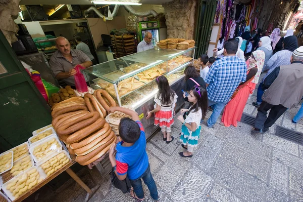 Comprar e fazer compras em Jerusalem — Fotografia de Stock