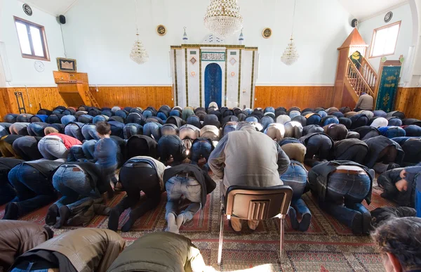 Bidden in moskee — Stockfoto