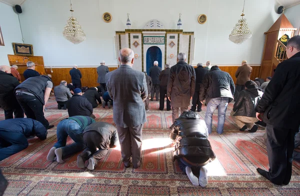 Praying in mosque — Stock Photo, Image