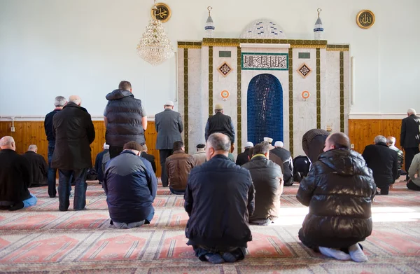 Berdoa di masjid — Stok Foto