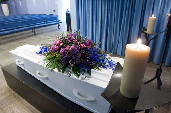 Coffin en morgue —  Fotos de Stock