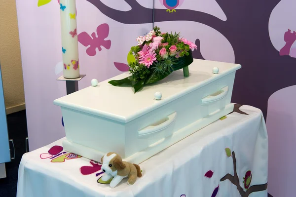 Cercueil pour enfant — Photo