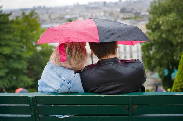 Couple with umbrella — Stock Photo, Image