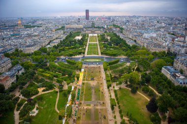 Paris görüntülemek