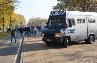 Mülteci kampı karşı gösteren