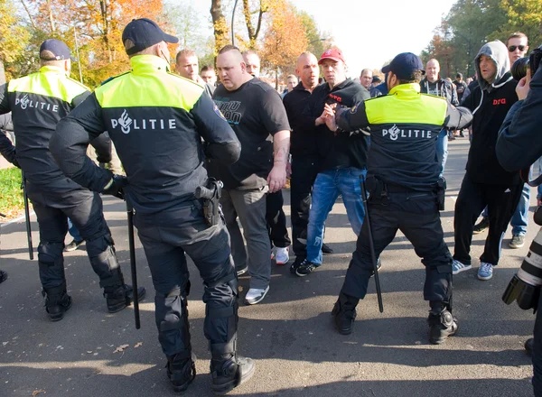 Demonstrovat proti uprchlický tábor — Stock fotografie