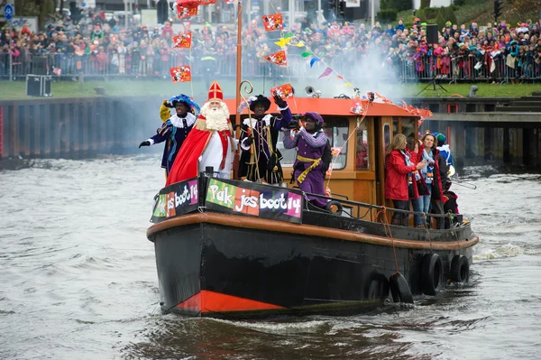 Teknede gelen Sinterklaas