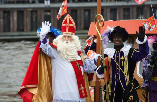 Teknede gelen Sinterklaas