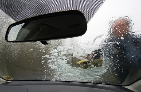 Scheibenwischer im Winter schrubben — Stockfoto