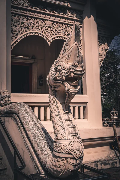 Traditionelle thailändische Stuckkunst in Tempel, Phrase Provinz, — Stockfoto