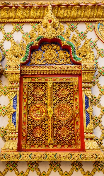 Arte tradizionale thailandese di stucco nel tempio, provincia di Phrae , — Foto Stock