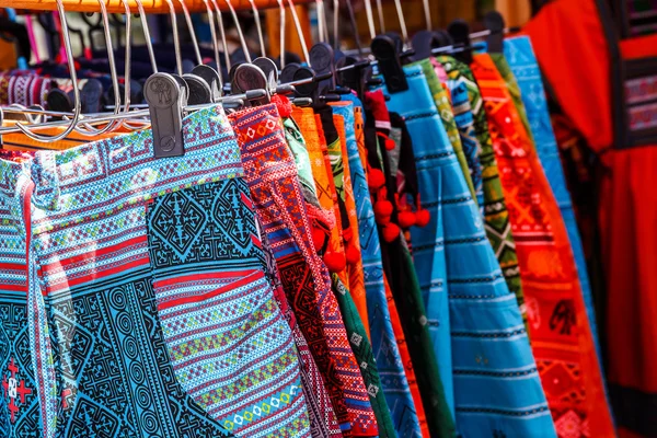 Hand geweven kleurrijke stof van Noord-Thailand. — Stockfoto