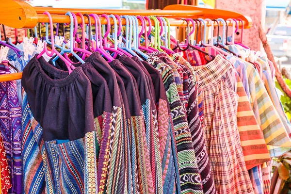 Strony kolorowe tkaniny z północnej Tajlandii. — Zdjęcie stockowe