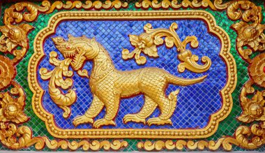 Geleneksel Tay tarzı sıva tapınağında sanatı