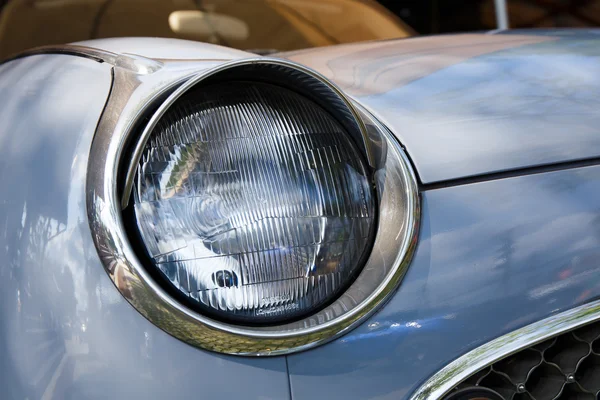 Imagen de estilo retro de un frente de coche clásico azul — Foto de Stock