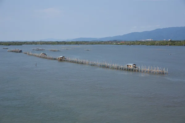 Jaulas de peces Puente Laem Sing Chanthaburi, Tailandia — Foto de Stock