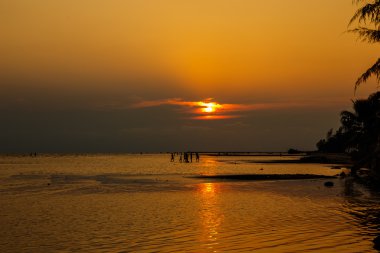Deniz Tayland üzerinden günbatımı