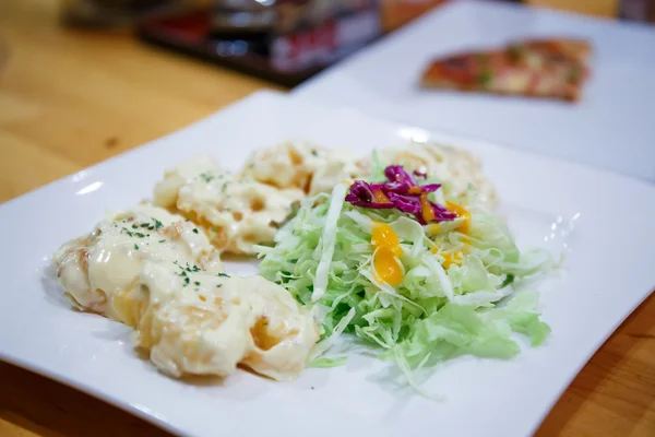 Ton balığı salatası Japonya tarzı — Stok fotoğraf