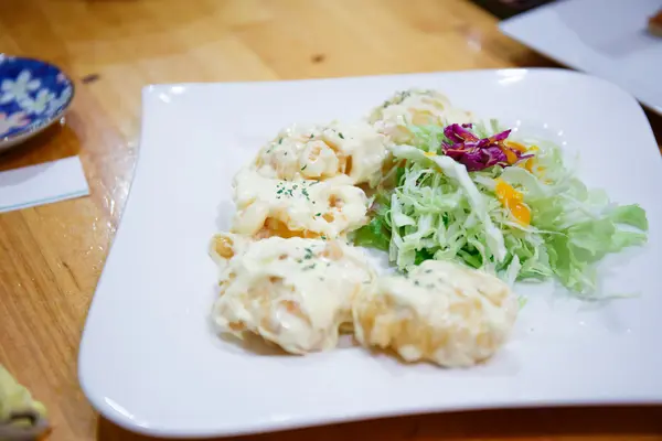 Ton balığı salatası Japonya tarzı — Stok fotoğraf