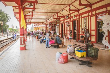 Hua Hin, Tayland - 1,2016 olabilir: Hua Hin tren istasyonunun bir fam olduğunu