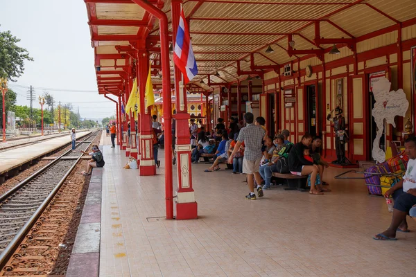 Hua Hin, Thailand - kan 1,2016: Treinstation van Hua Hin is een fam — Stockfoto
