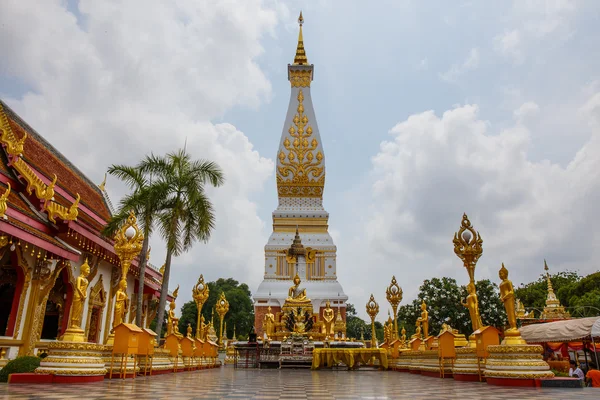 Wat Phra que Phanom é a área sagrada no sul da província de Nakhon Phanom, nordeste da Tailândia . — Fotografia de Stock