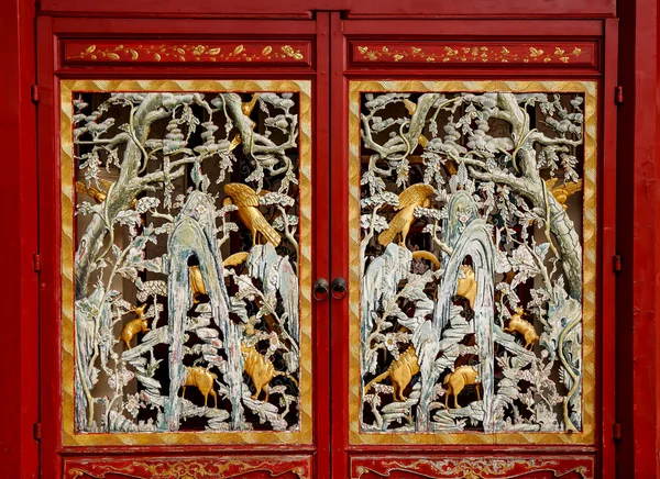 Vieille porte en bois style chinois — Photo