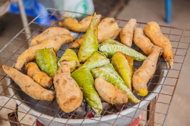 tatlı patates eski çelik soba yandı