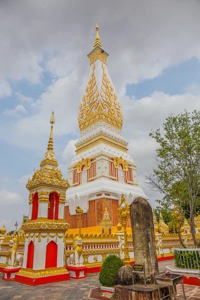 Nakhon Phanom, Thailandia - 28 maggio 2016: Wat Phra Che Phanom è l'area sacra nel sud della provincia di Nakhon Phanom, nel nord-est della Thailandia . — Foto Stock