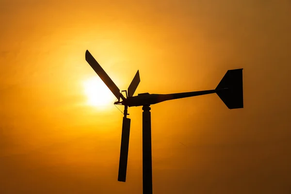 Wind turbine with sun — Stock Photo, Image