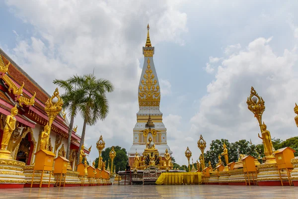 Ват Пхра Тхат Фаном Нахон Пханом, северо-восточная провинция Таиланда . — стоковое фото