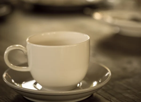 Taza de café en la mesa de madera —  Fotos de Stock